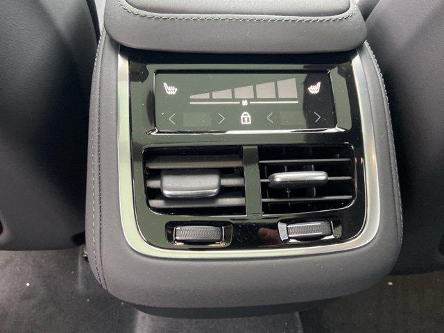 2026 Volvo XC90 Plus, B6 AWD Gas mild hybrid, Gasoline, Bright, 7 Seats