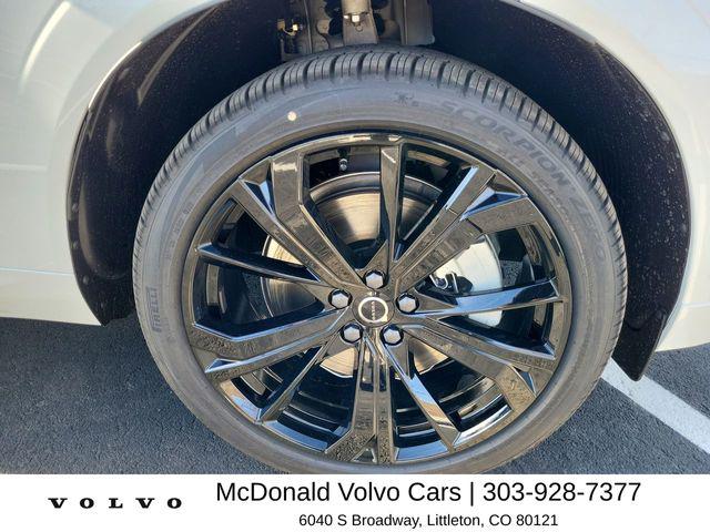 2026 Volvo XC60 Plug-In Hybrid Black Edition Ultra, T8 AWD Electric/Gasoline, Dark