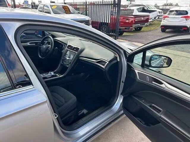 2020 Ford Fusion SE