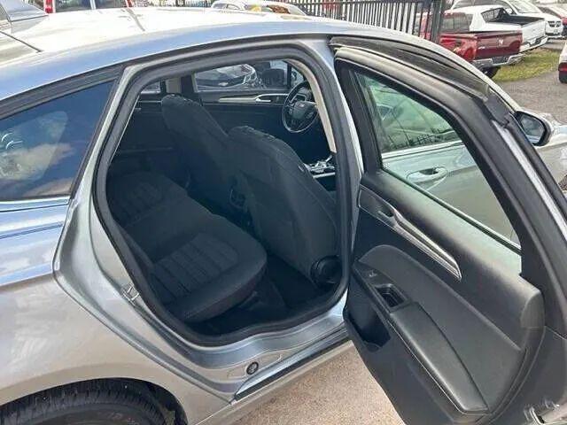 2020 Ford Fusion SE