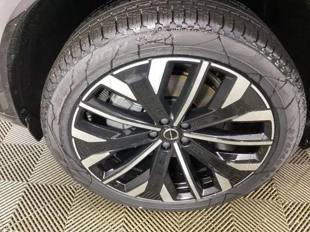 2026 Volvo XC90 Plus, B5 AWD Gas (mild hybrid), Gasoline, Bright, 7 Seats