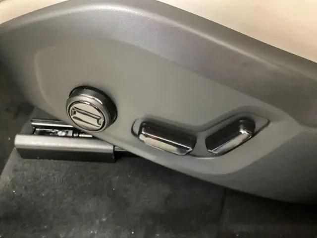 2026 Volvo XC90 Plus, B5 AWD Gas (mild hybrid), Gasoline, Bright, 7 Seats