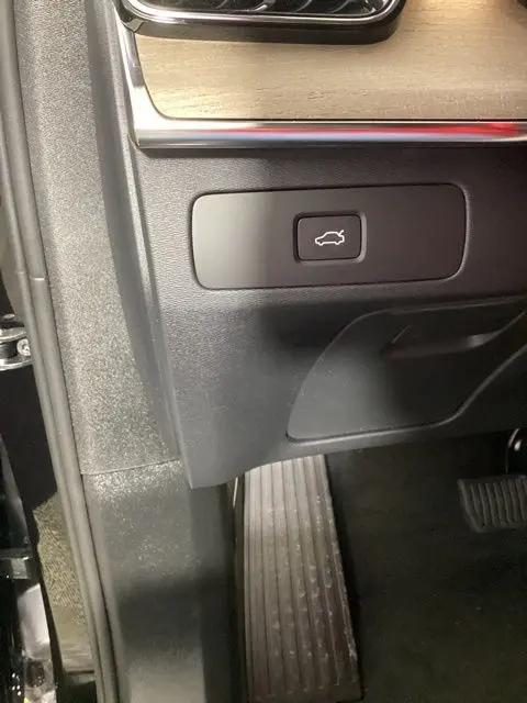 2026 Volvo XC90 Plus, B5 AWD Gas (mild hybrid), Gasoline, Bright, 7 Seats