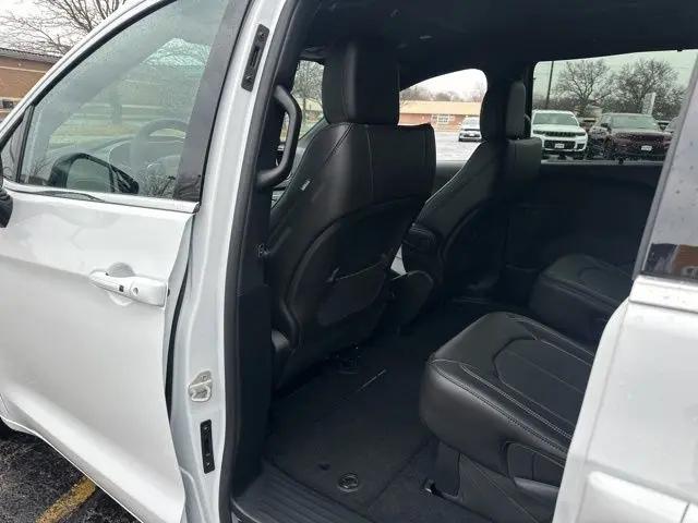 2026 Chrysler Voyager LX