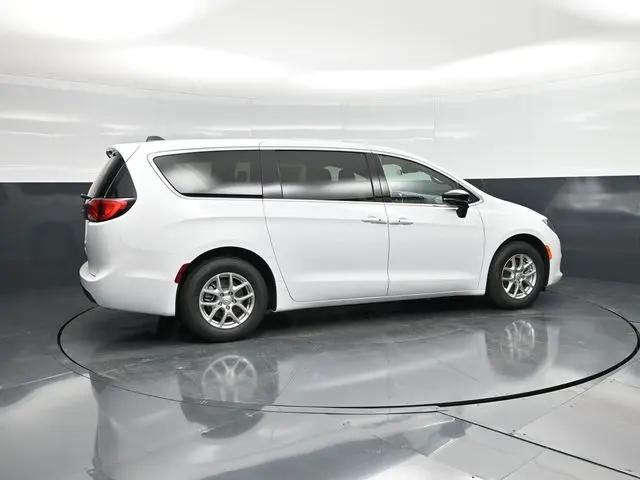 2026 Chrysler Voyager LX