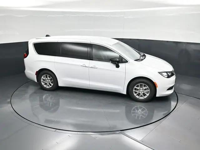 2026 Chrysler Voyager LX