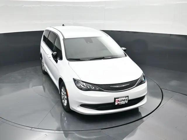 2026 Chrysler Voyager LX