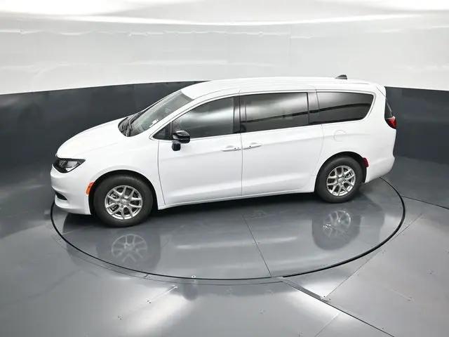 2026 Chrysler Voyager LX