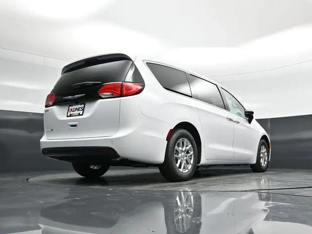2026 Chrysler Voyager LX