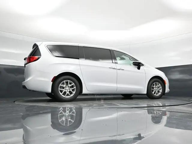 2026 Chrysler Voyager LX