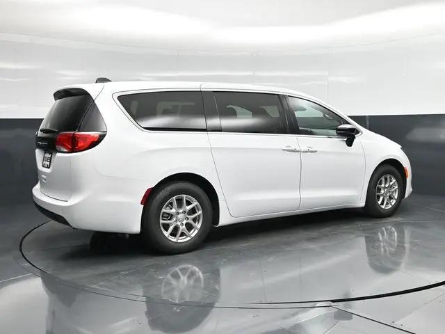 2026 Chrysler Voyager LX