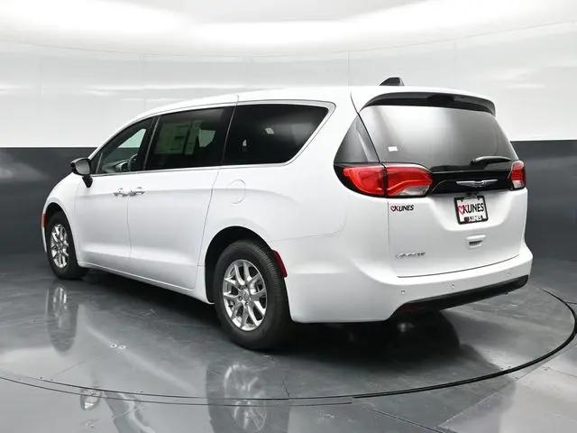 2026 Chrysler Voyager LX