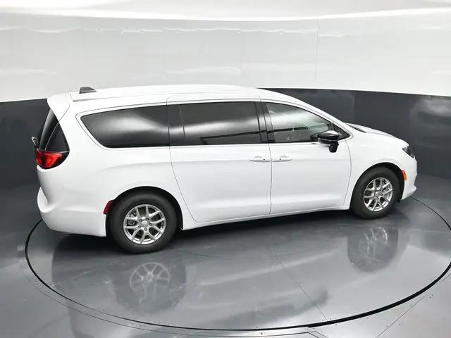 2026 Chrysler Voyager LX