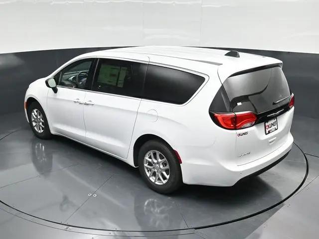 2026 Chrysler Voyager LX