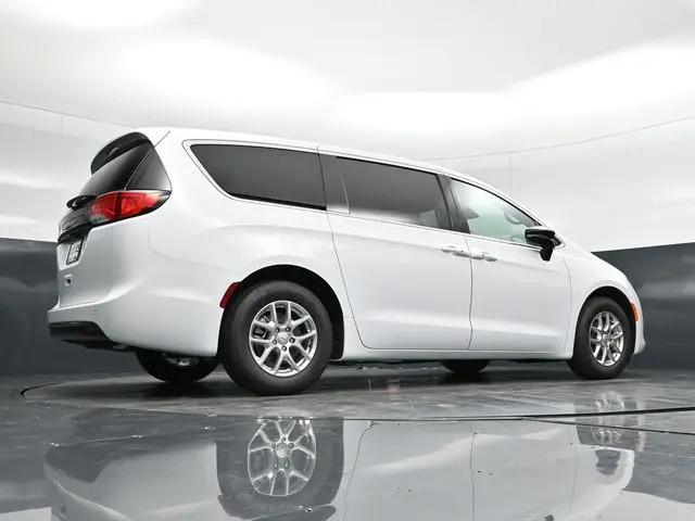 2026 Chrysler Voyager LX