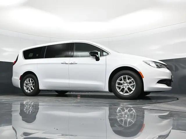 2026 Chrysler Voyager LX