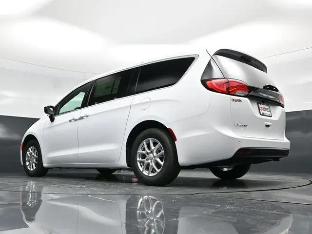 2026 Chrysler Voyager LX