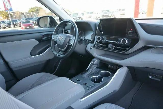 2023 Toyota Highlander LE