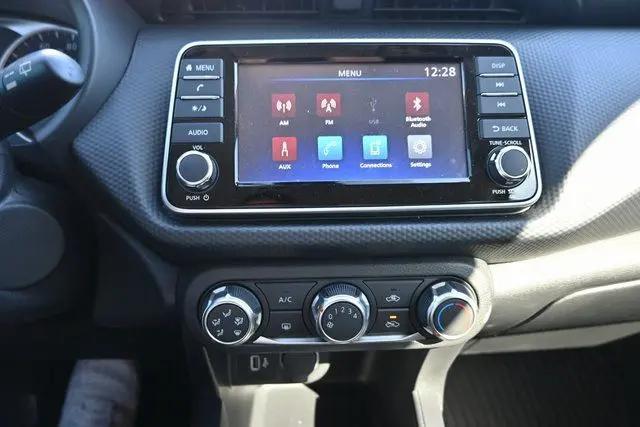 2025 Nissan Kicks S