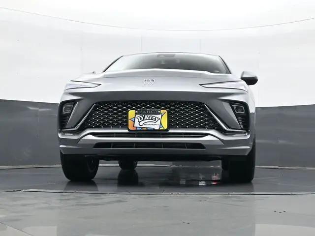 2026 Buick NV Avenir FWD