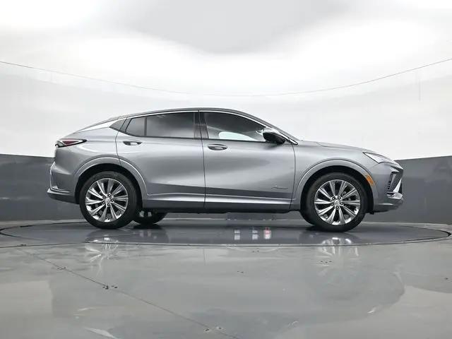 2026 Buick NV Avenir FWD