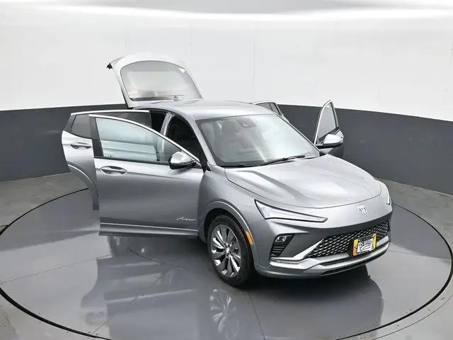 2026 Buick NV Avenir FWD