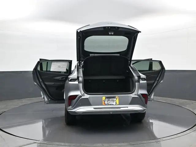 2026 Buick NV Avenir FWD