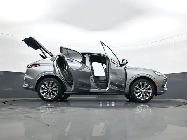 2026 Buick NV Avenir FWD