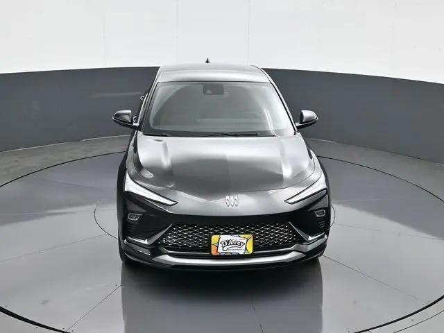 2026 Buick NV Avenir FWD