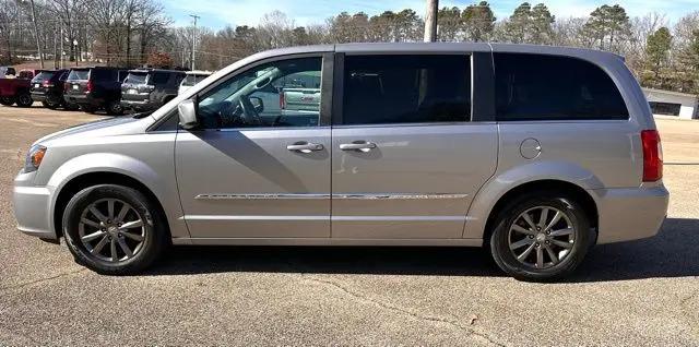2015 Chrysler Town & Country S