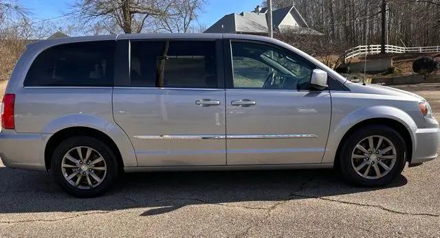 2015 Chrysler Town & Country S