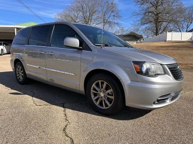 2015 Chrysler Town & Country S
