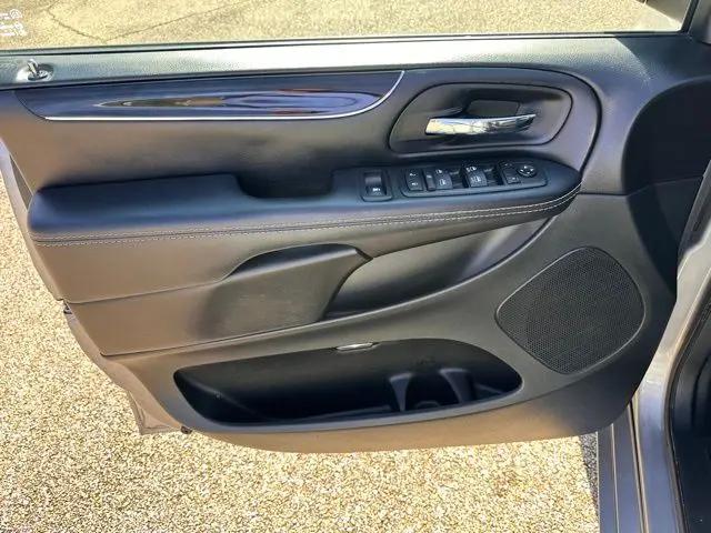 2015 Chrysler Town & Country S