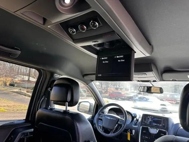 2015 Chrysler Town & Country S