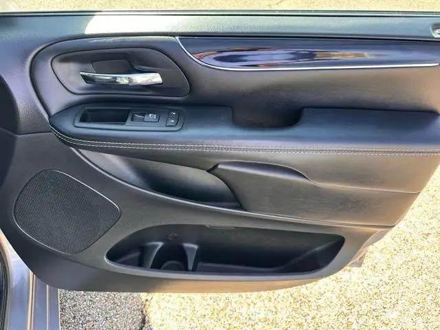 2015 Chrysler Town & Country S