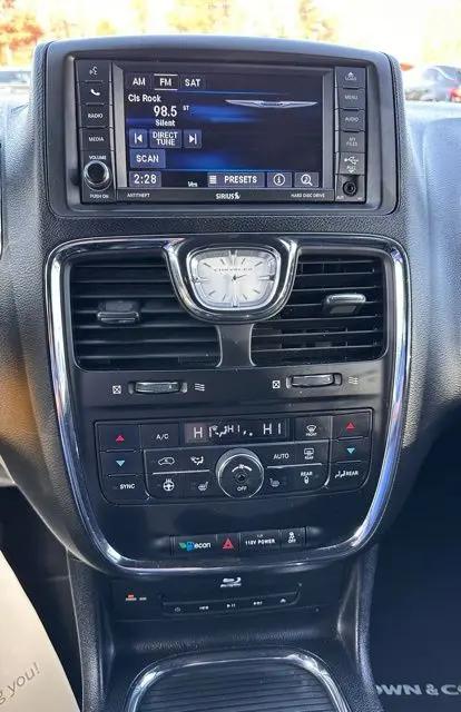 2015 Chrysler Town & Country S