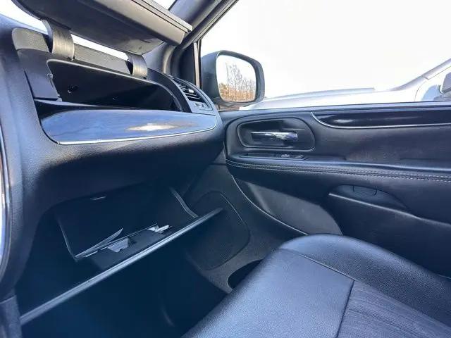 2015 Chrysler Town & Country S