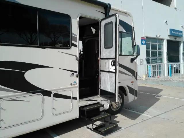 2018 Ford F-53 Base