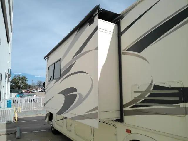 2018 Ford F-53 Base