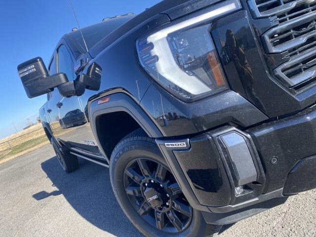 2024 GMC Sierra 2500HD 4WD Crew Cab Standard Bed AT4