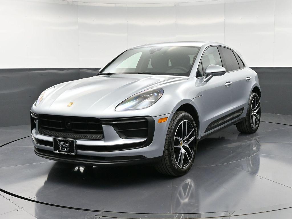 /2025 Porsche Macan