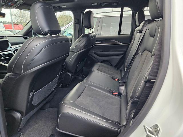 2026 Jeep Grand Cherokee Altitude 4x2