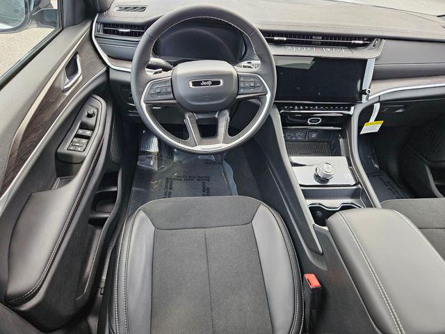 2026 Jeep Grand Cherokee Altitude 4x2