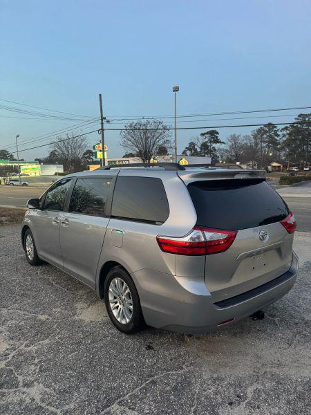 2016 Toyota Sienna XLE 8 Passenger