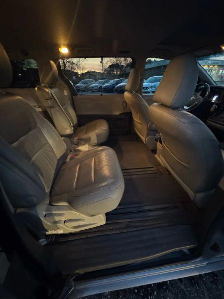 2016 Toyota Sienna XLE 8 Passenger