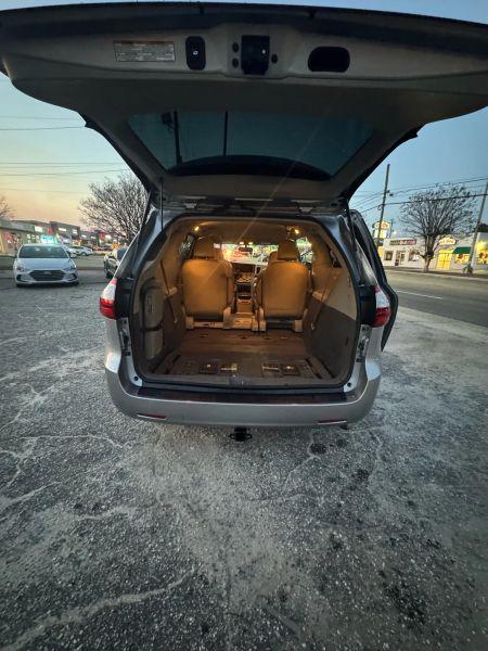 2016 Toyota Sienna XLE 8 Passenger