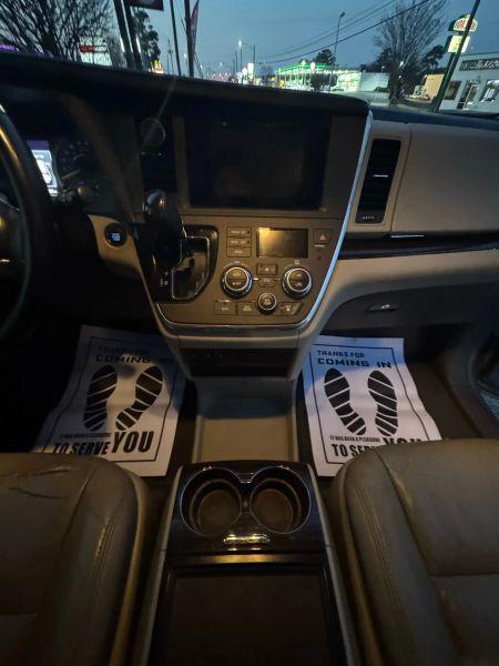 2016 Toyota Sienna XLE 8 Passenger