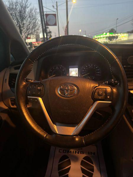 2016 Toyota Sienna XLE 8 Passenger