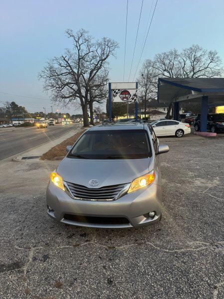 2016 Toyota Sienna XLE 8 Passenger