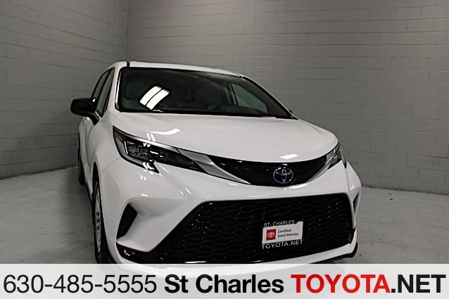 2022 Toyota Sienna XSE's photo